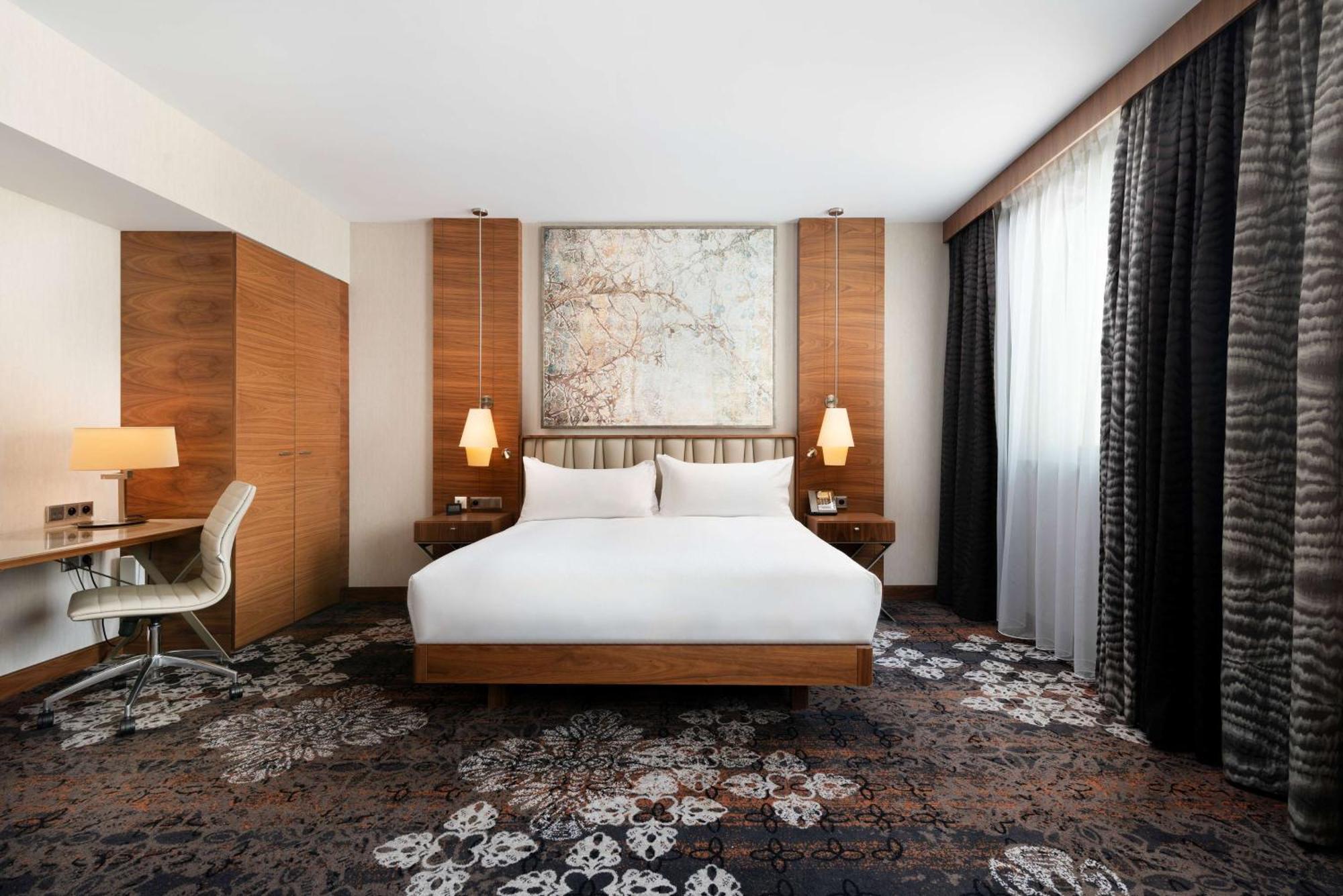 Doubletree By Hilton & Convention Center Hotel